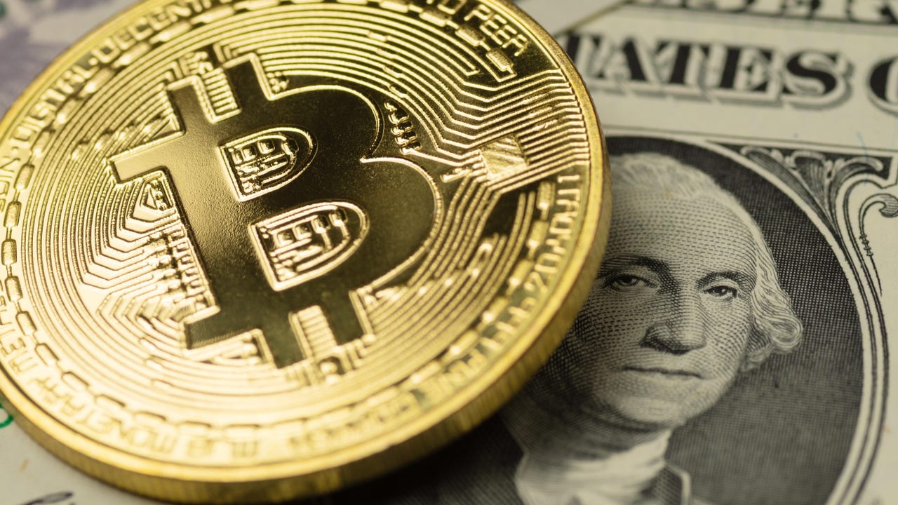 Bitcoin over dollar RobertAx Alamy cWmTey